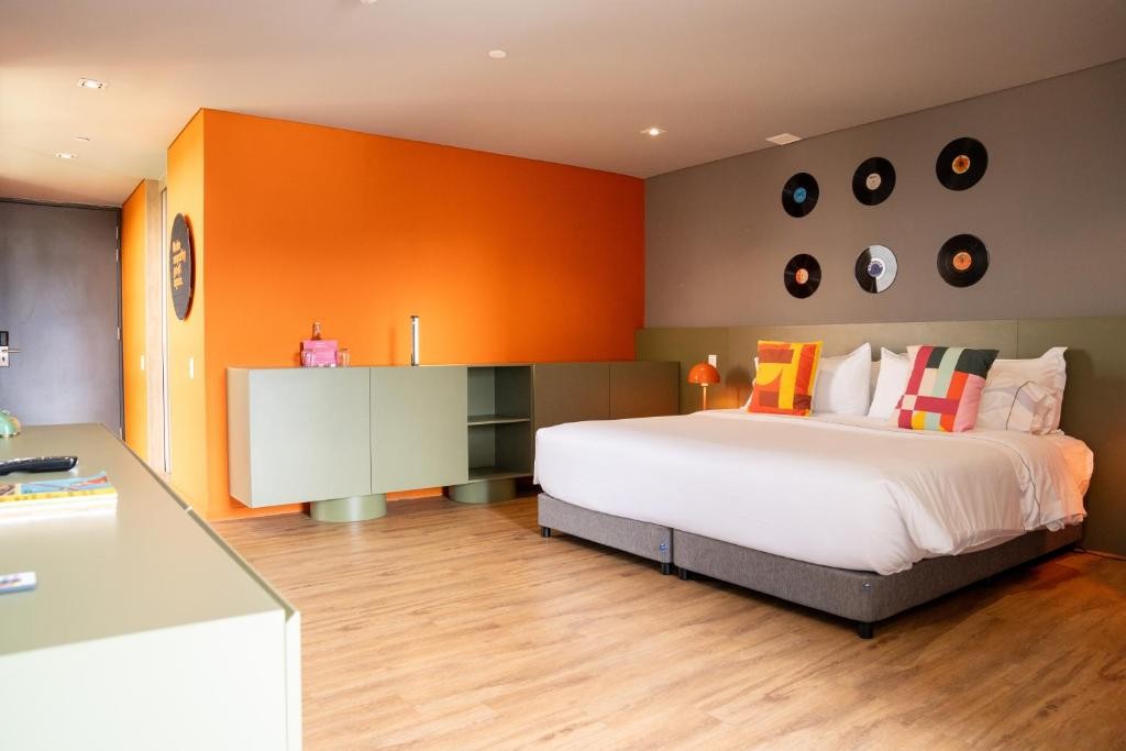 Versus Hotel 14/65