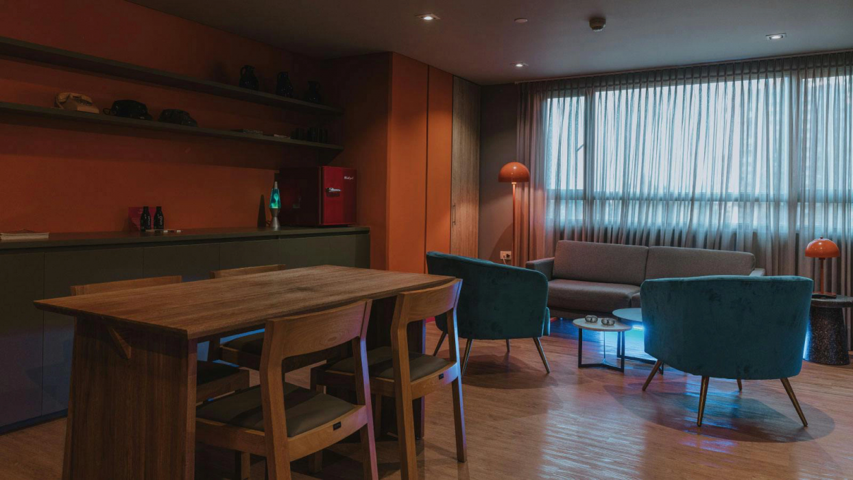 Versus Hotel 32/65