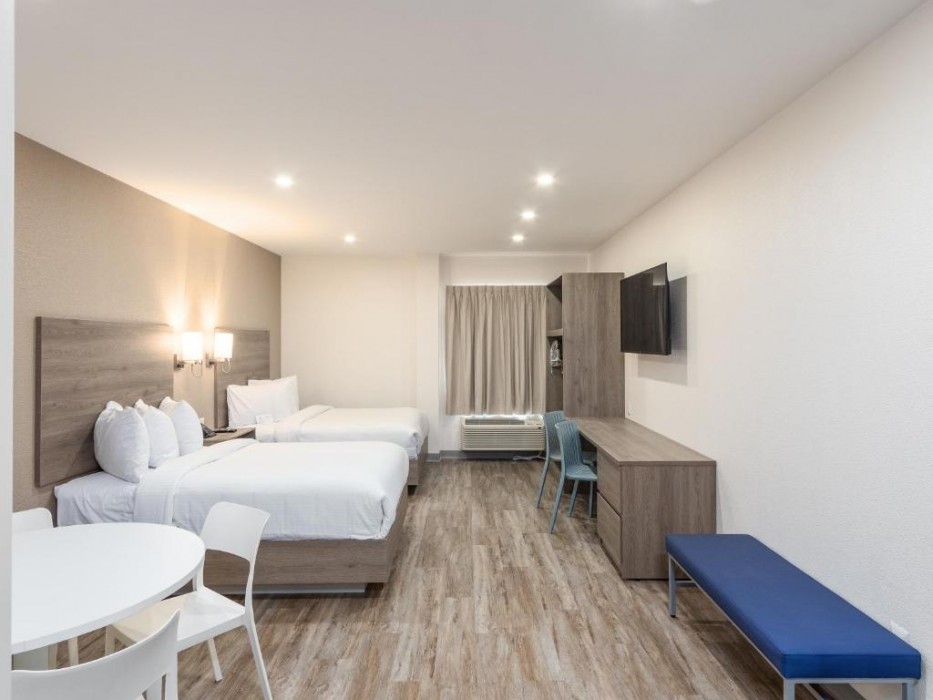 Hotel Mesaluna Short and Long Stay 16/74