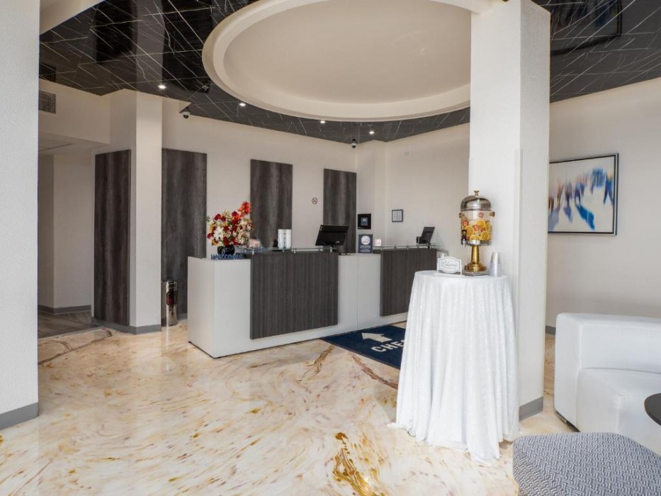 Hotel Mesaluna Short and Long Stay 8/74