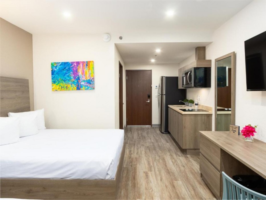 Hotel Mesaluna Short and Long Stay 23/74