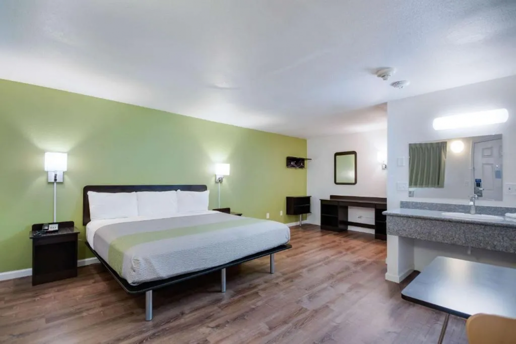 Motel6 Burlington, WA 12/45