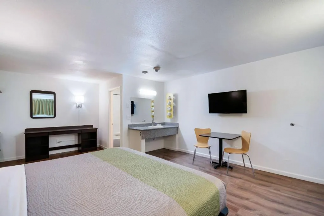 Motel6 Burlington, WA 9/45