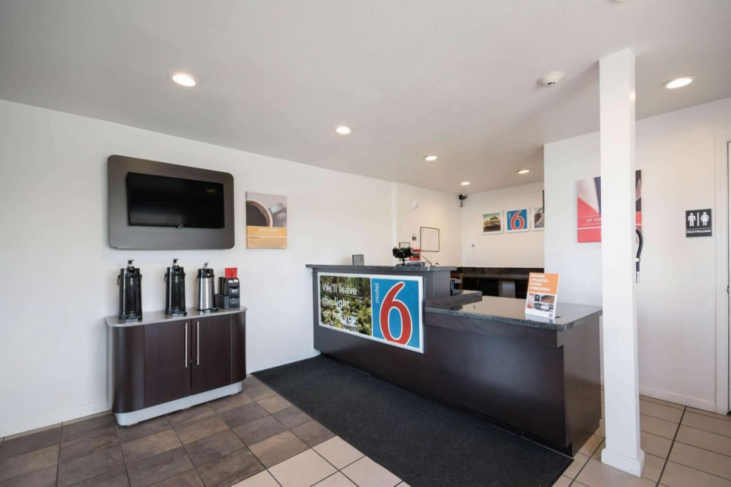 Lobby at Motel6 Burlington, WA, BURLINGTON - WA