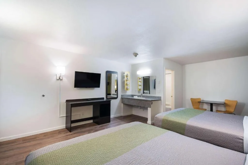 Motel6 Burlington, WA 10/45