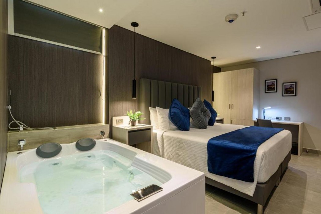 4 Sur Hotel 7/54