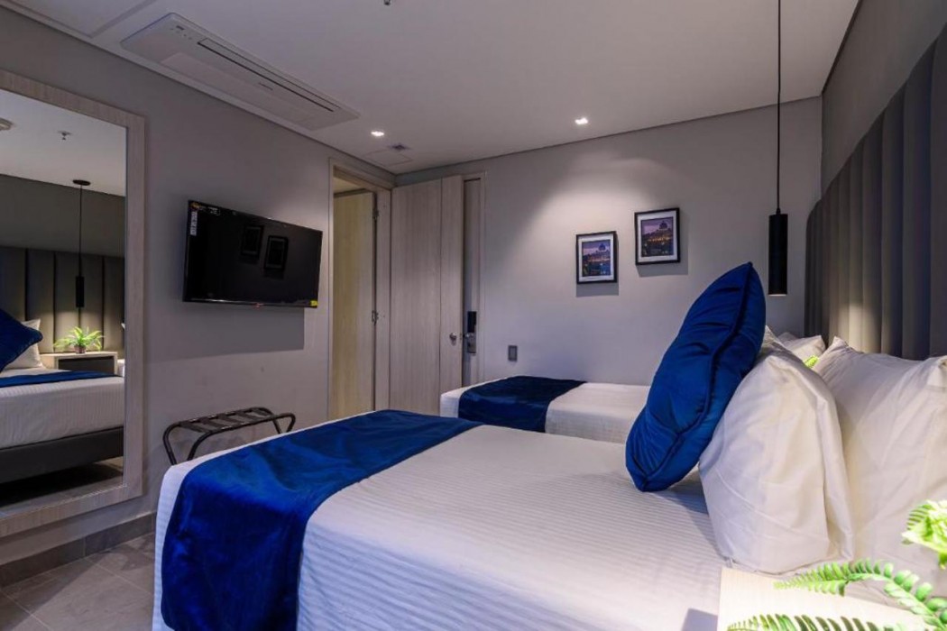 4 Sur Hotel 8/54