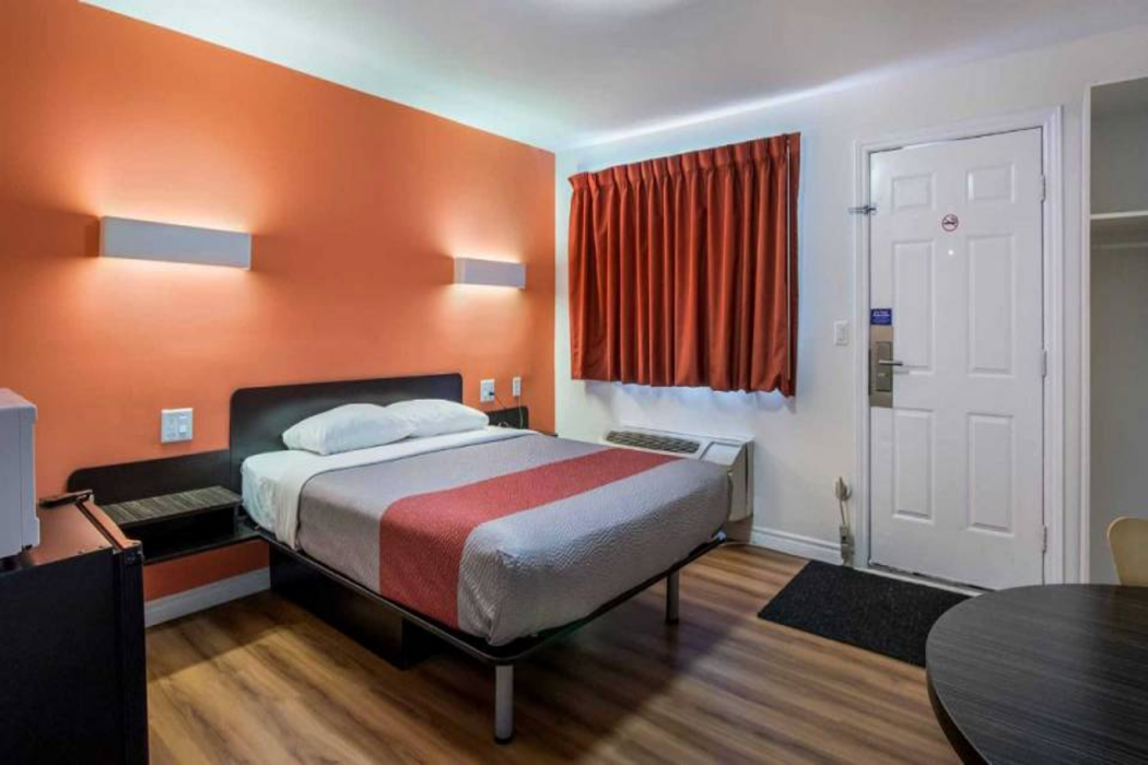 Motel6 Sudbury, ON 23/46