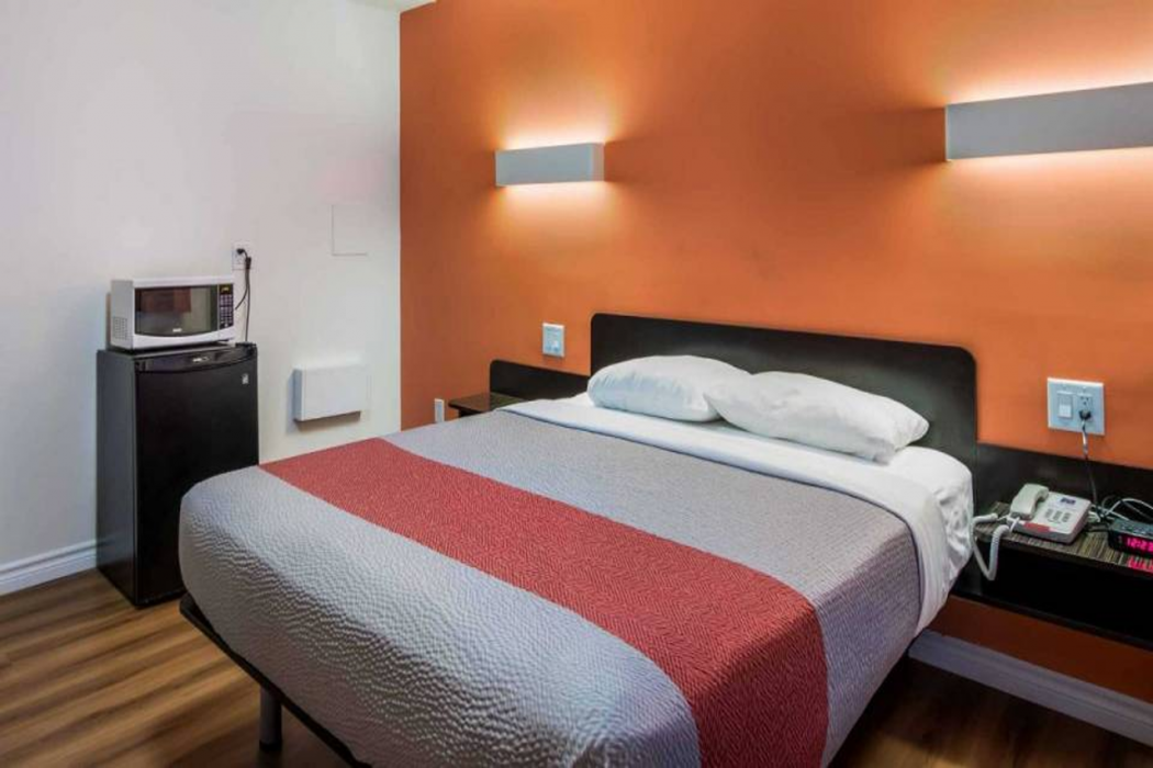 Motel6 Sudbury, ON 12/46
