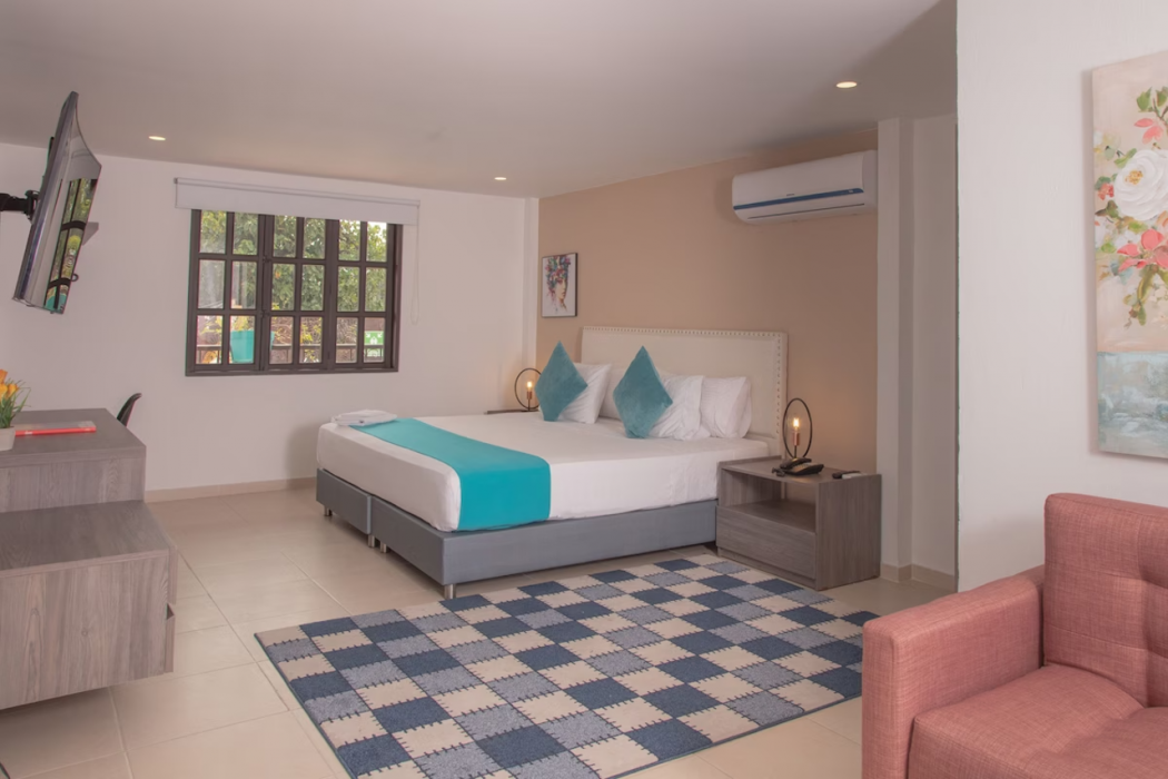 Hotel Vanguardia Natural 6/24