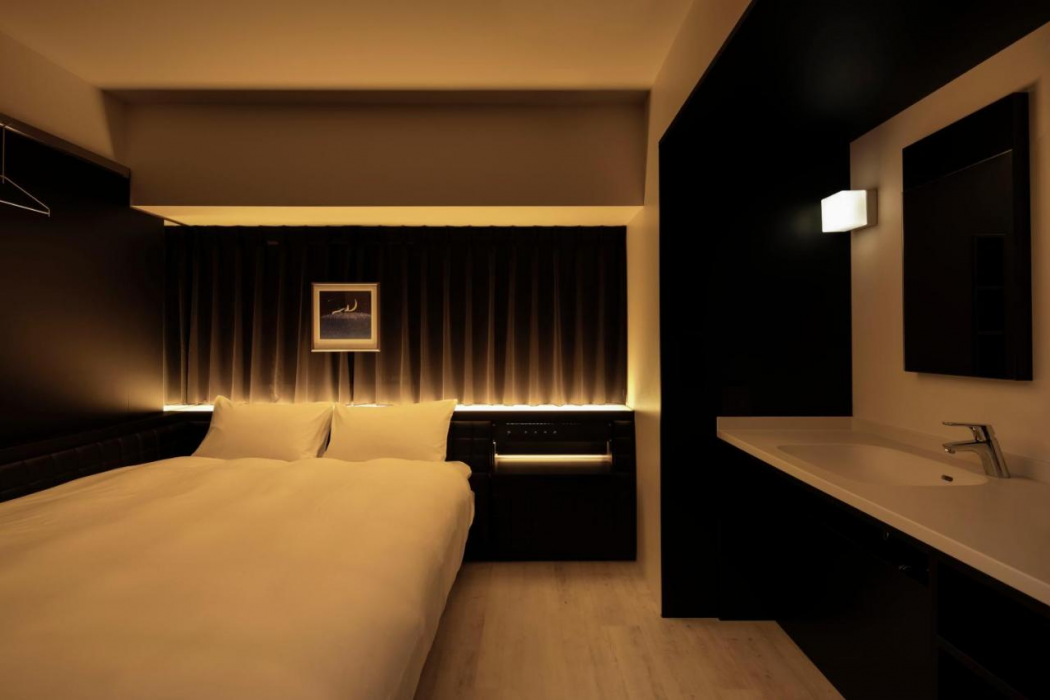Third Place Hotel 9/41