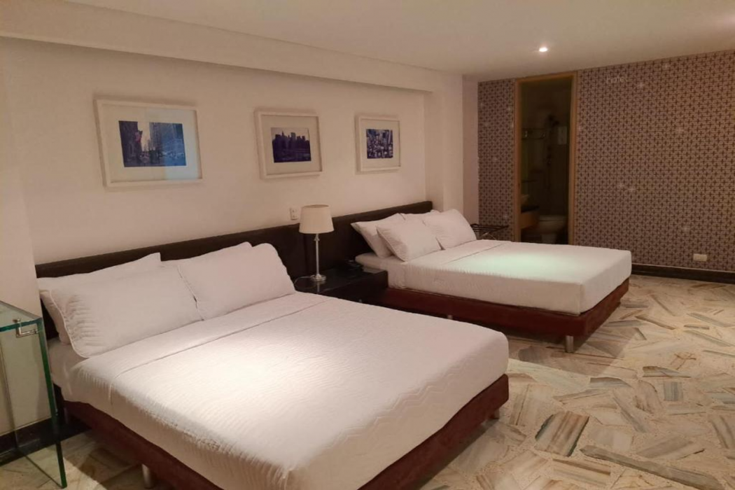 AW Hotel Luxor Versalles 6/14