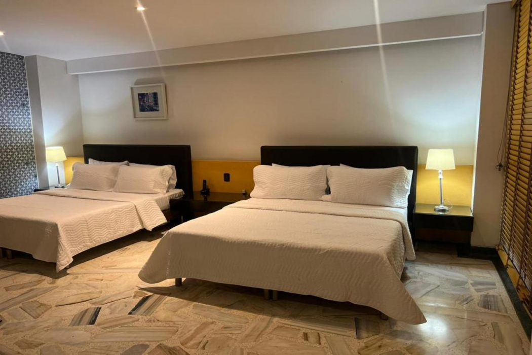 AW Hotel Luxor Versalles 8/14