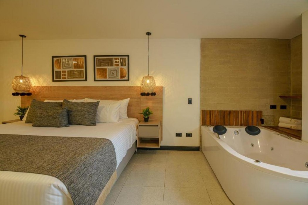 First Class Hotel 13/58