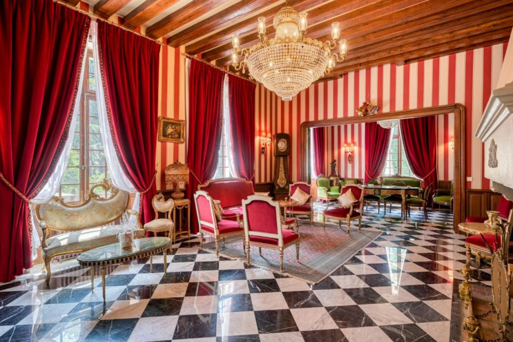 Le Petit Chateau de Barbizon au Bois du Mee 26/61