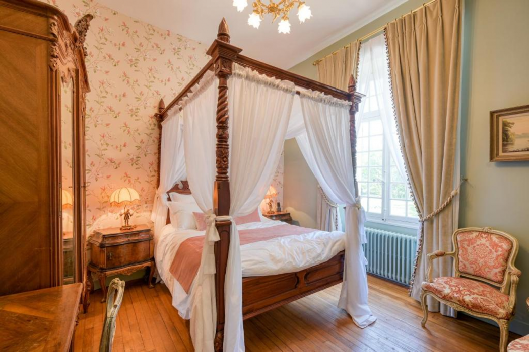 Le Petit Chateau de Barbizon au Bois du Mee 10/61