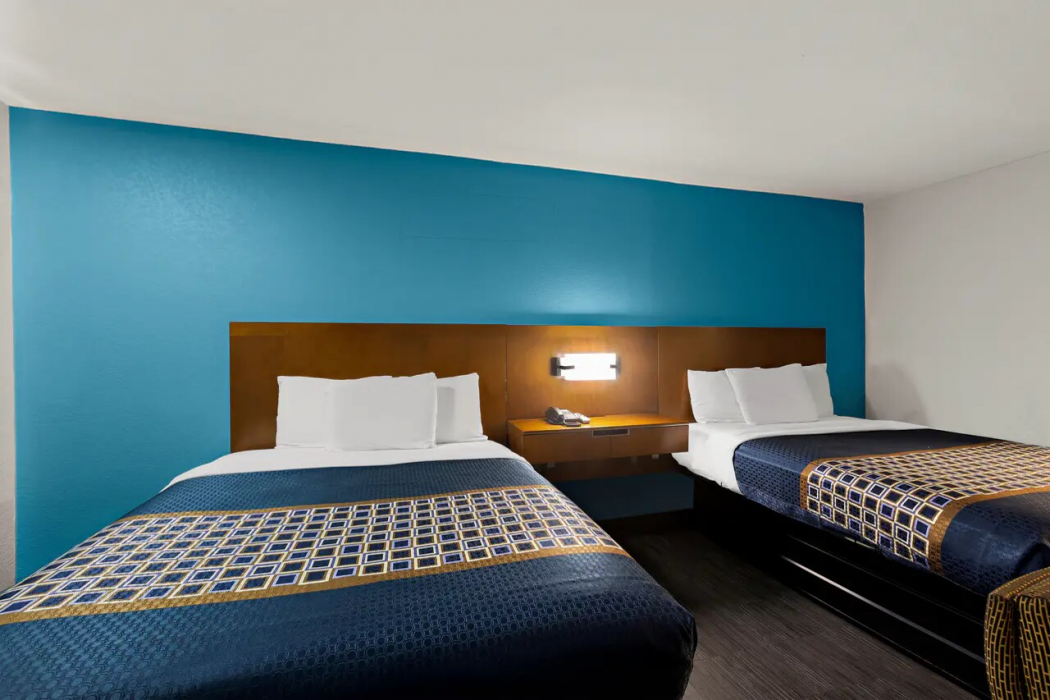 Rodeway Inn Commerce 7/24
