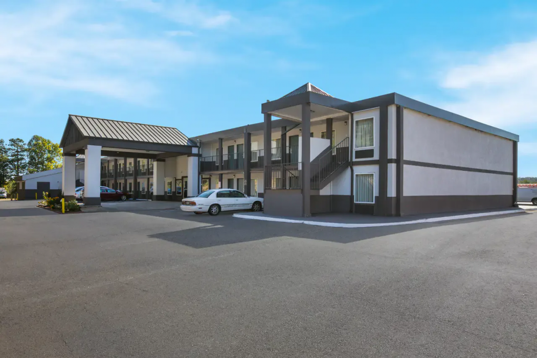 Rodeway Inn Commerce 1/24