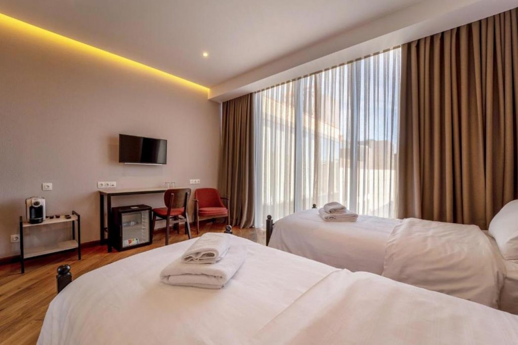 Makmani Hotel 12/62