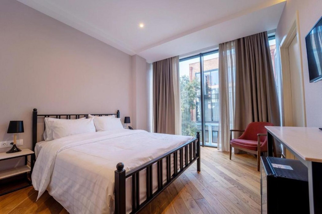 Makmani Hotel 11/62