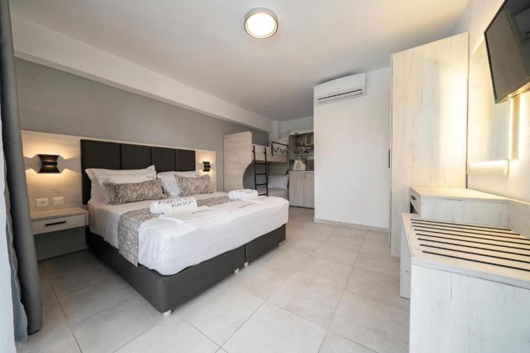 Avaton Luxury Resort and Spa 14/49