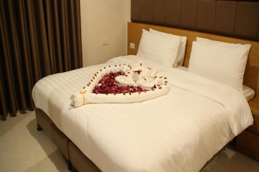 Big Ben Hotel Suites 12/42