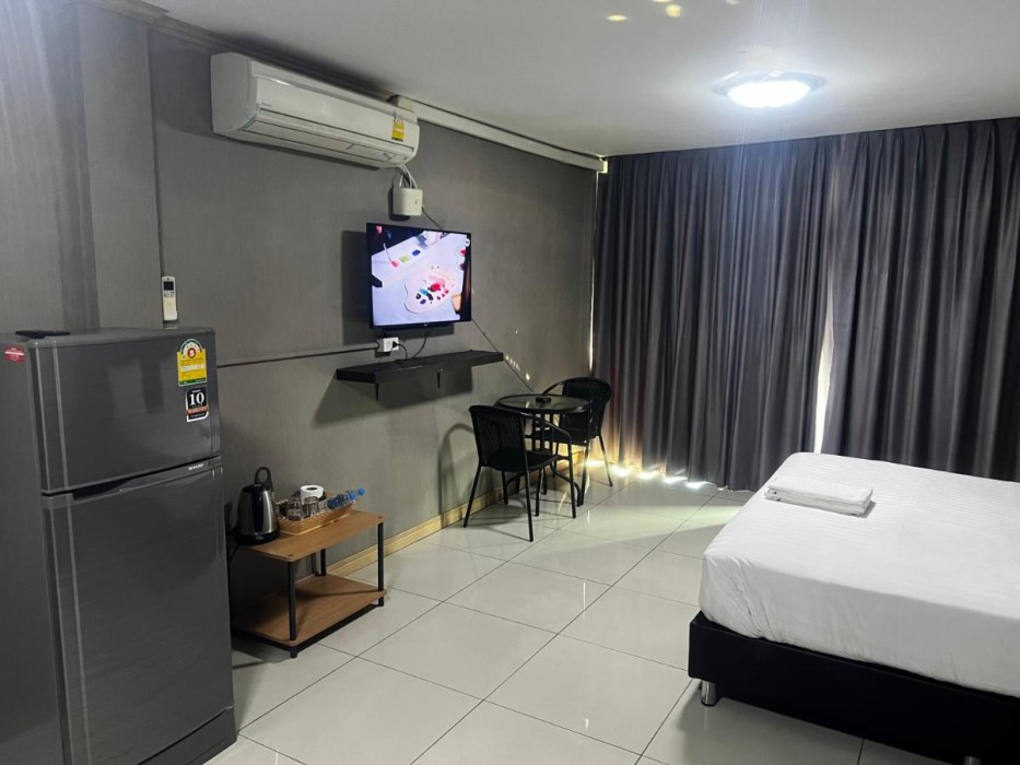 Apsara INN Pattaya, Thailand 11/57