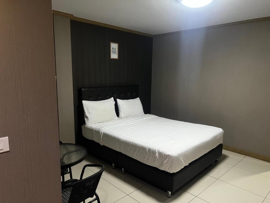 Apsara INN Pattaya, Thailand 10/57