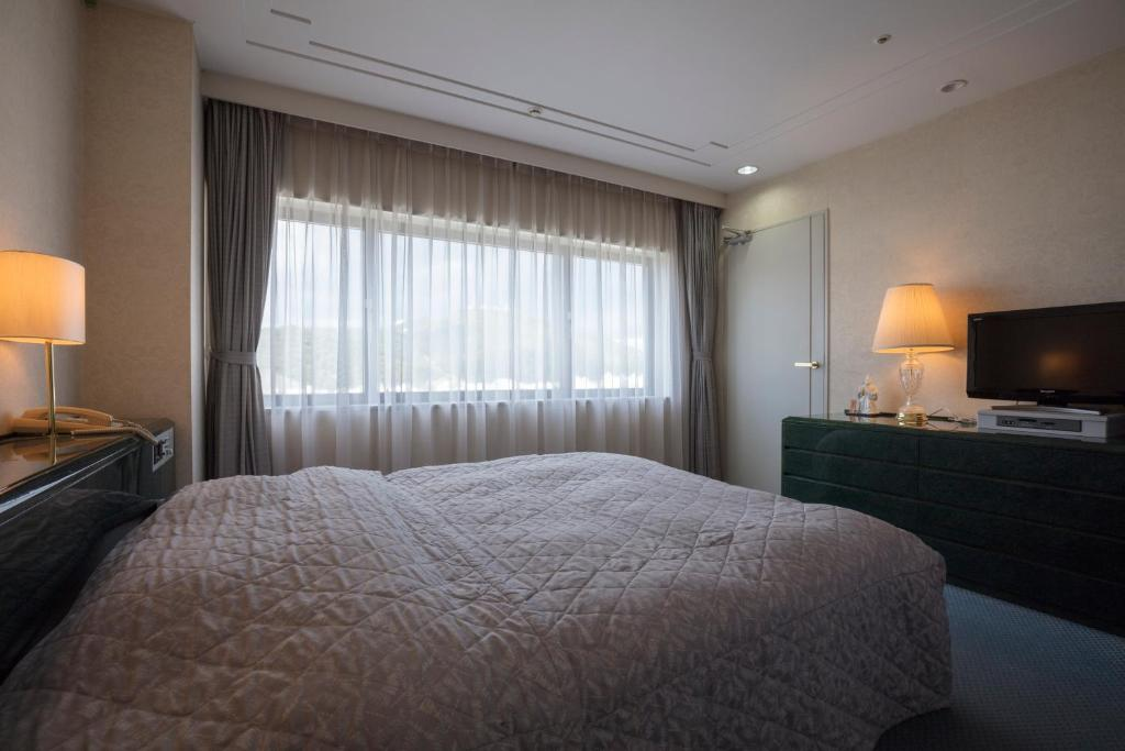 Century Plaza Hotel 14/58