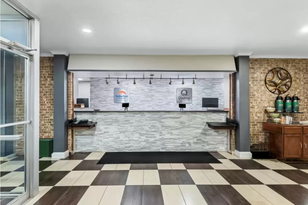 Suburban Studios Fort Dodge 8/44