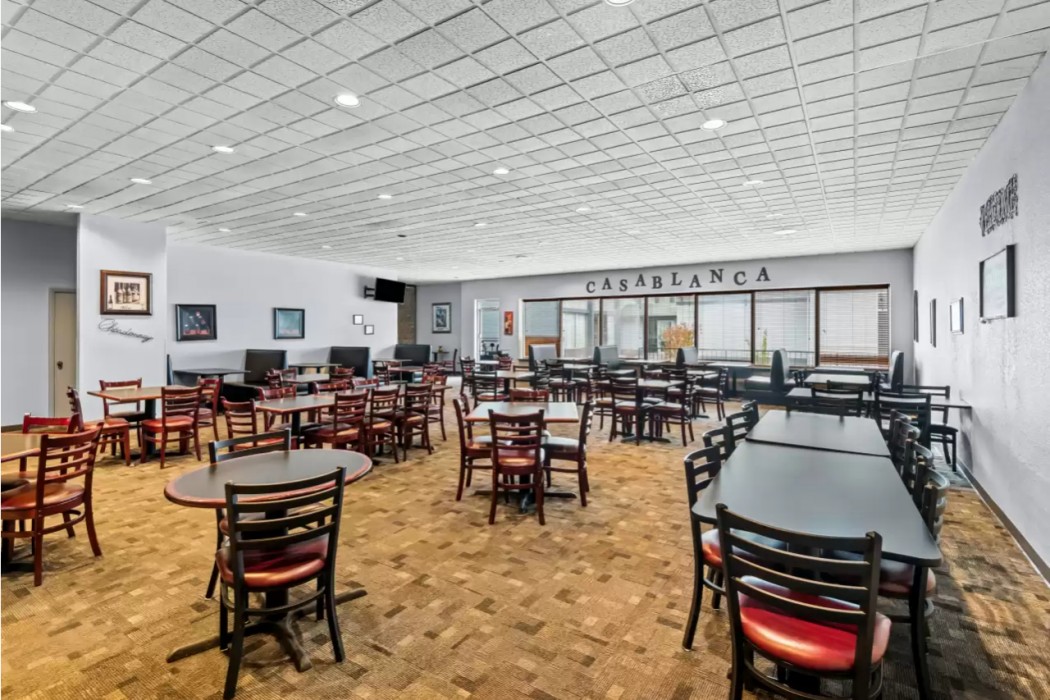 Suburban Studios Fort Dodge 29/44