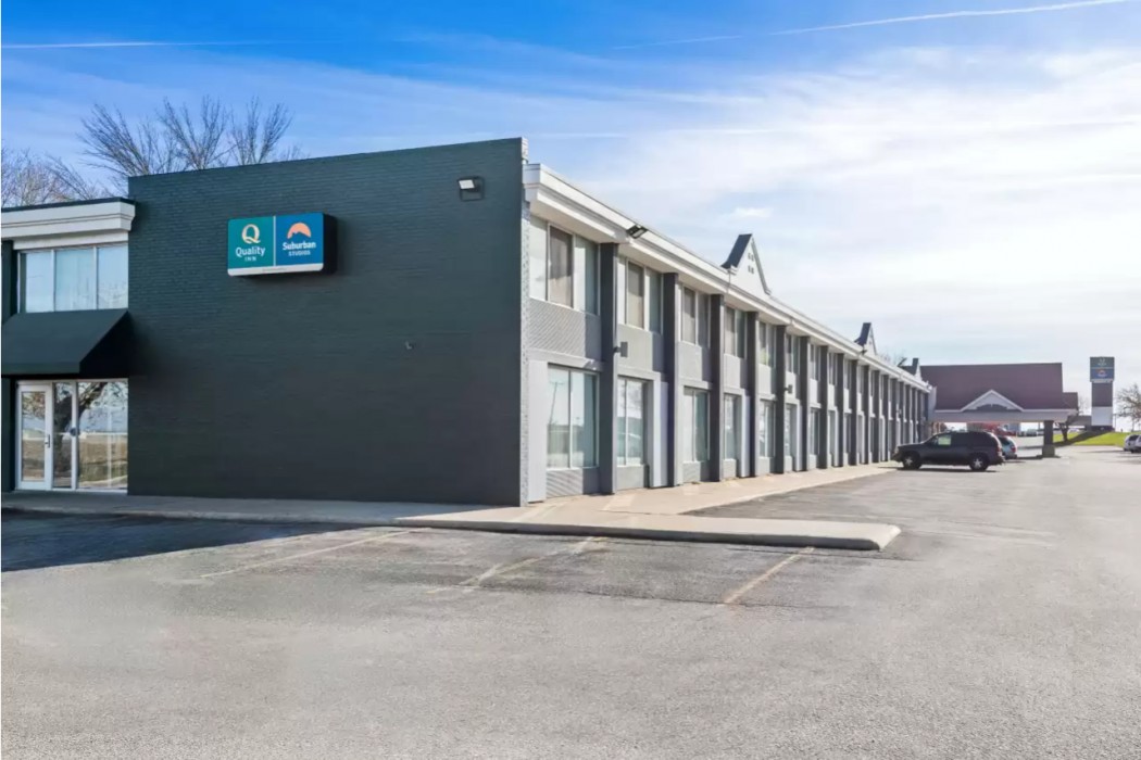 Suburban Studios Fort Dodge 3/44