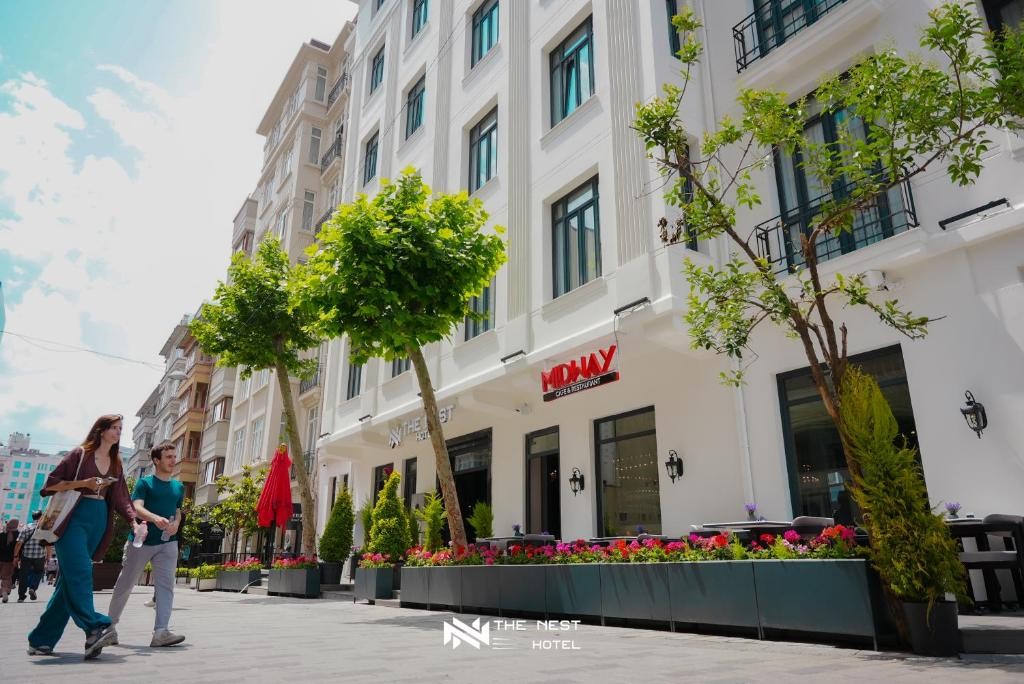 The Nest Hotel 2/70