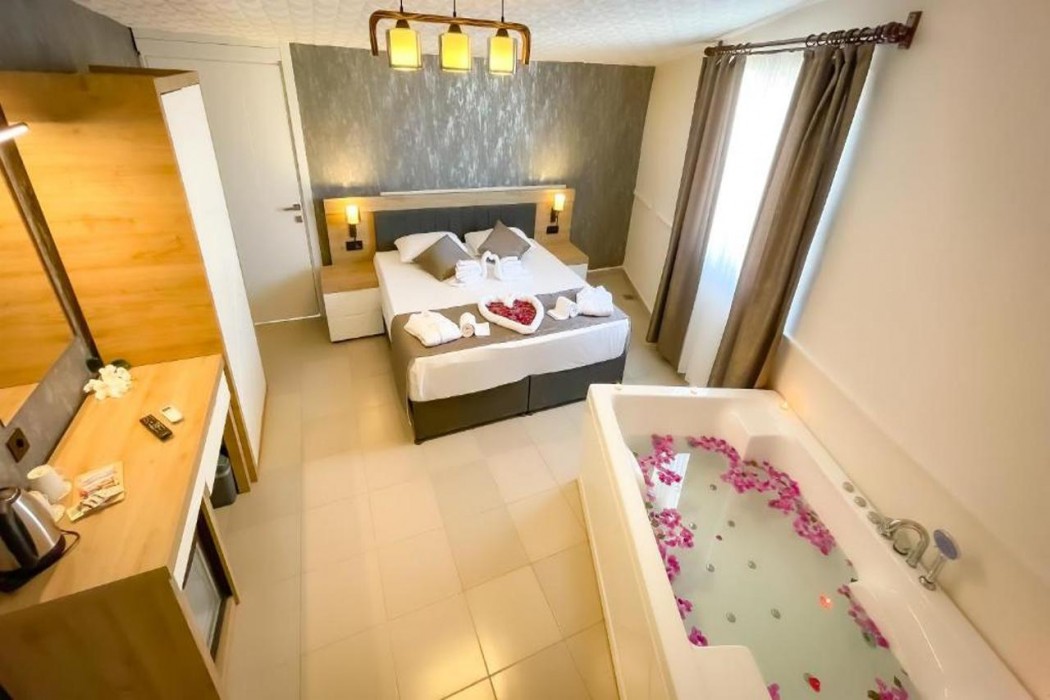 Bloomtalya Hotel 24/64