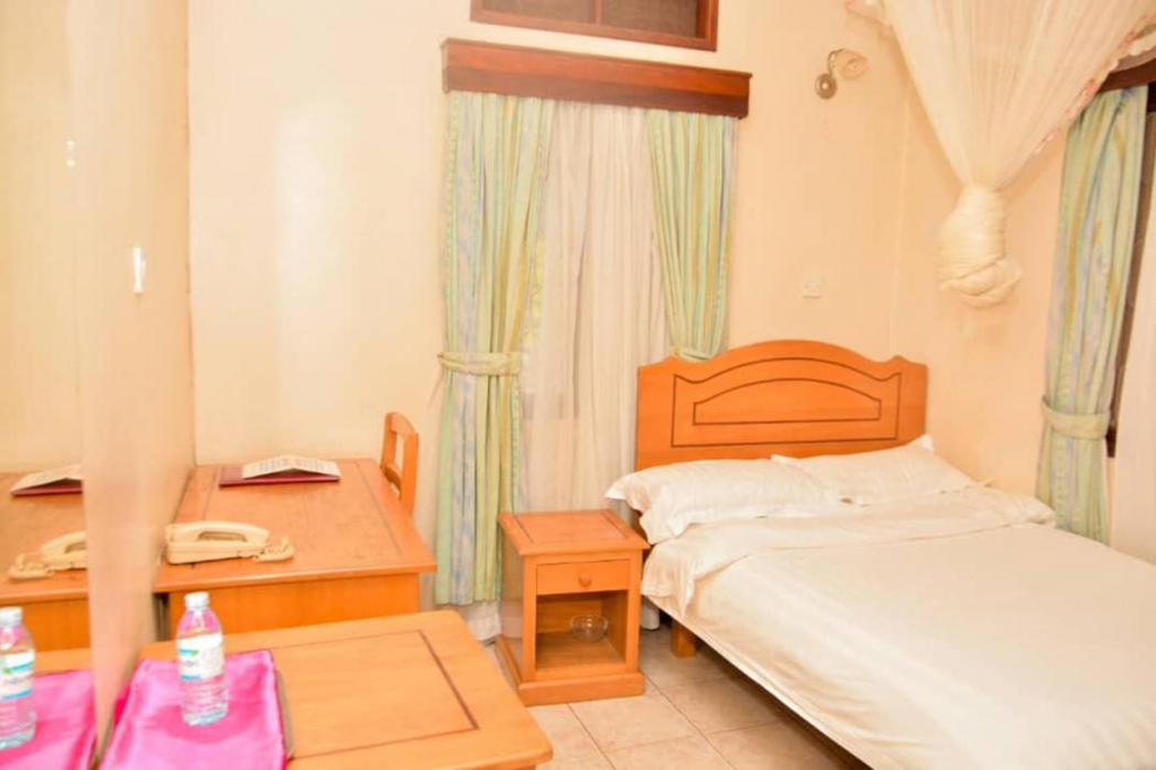 Makerere University Guest House 8/27