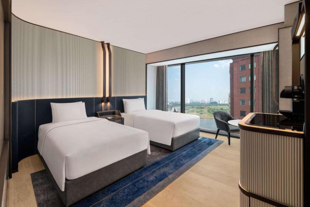 Hilton Saigon 12/55
