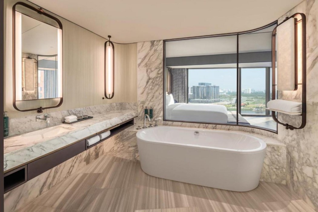 Hilton Saigon 8/55