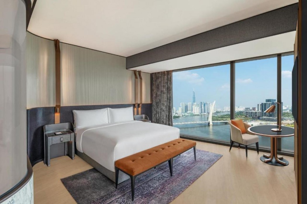 Hilton Saigon 11/55