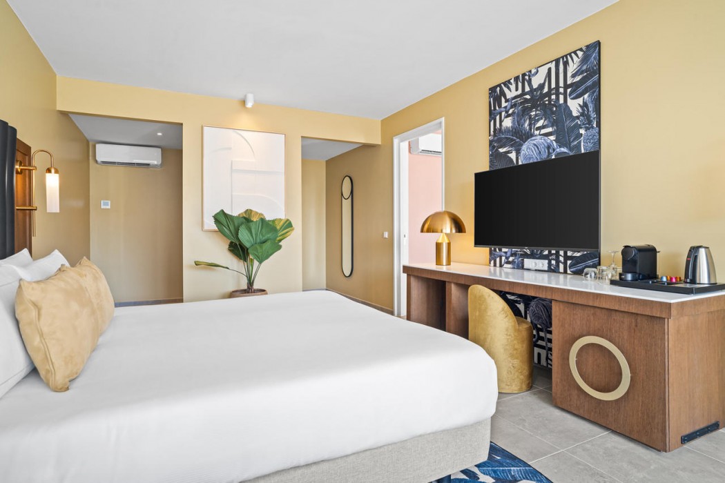 The Rif at Mangrove Beach Corendon Curacao All-Inclusive, Curio by Hilton 27/76