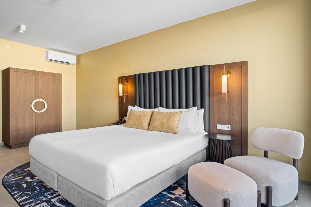 The Rif at Mangrove Beach Corendon Curacao All-Inclusive, Curio by Hilton 23/76