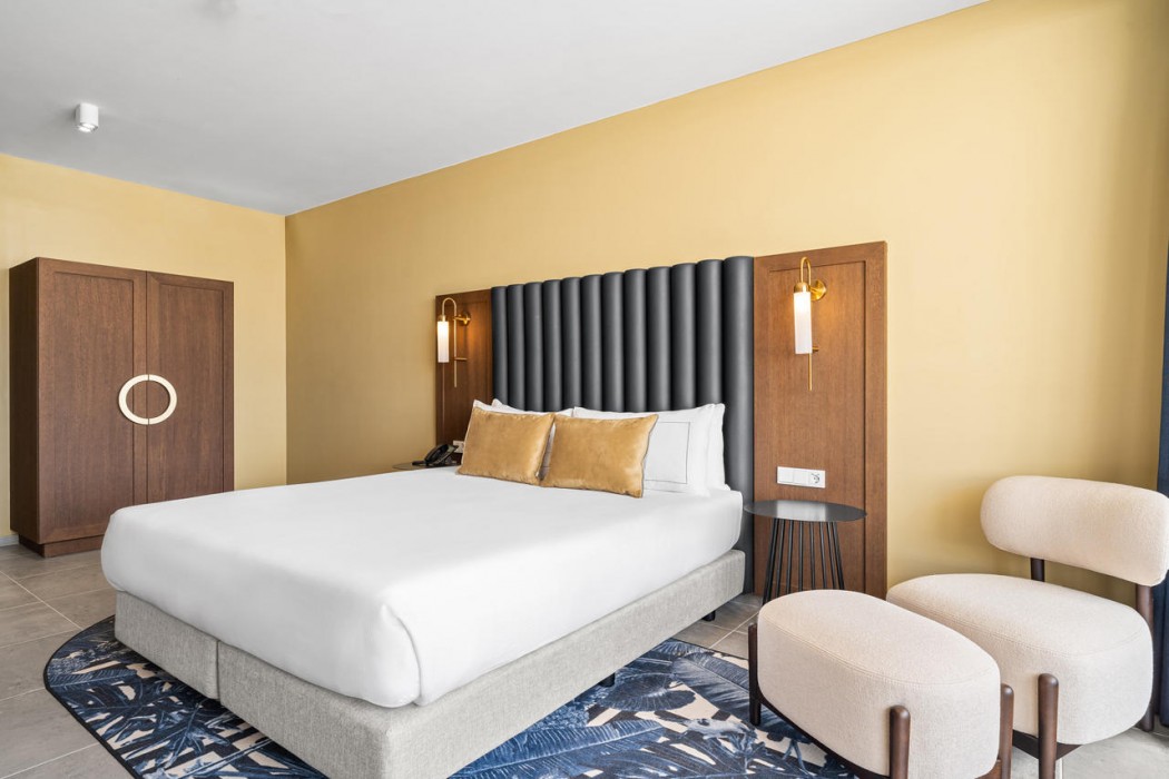 The Rif at Mangrove Beach Corendon Curacao All-Inclusive, Curio by Hilton 28/76