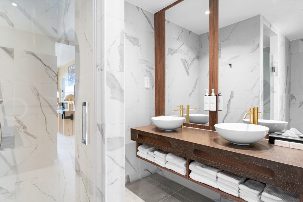The Rif at Mangrove Beach Corendon Curacao All-Inclusive, Curio by Hilton 24/76
