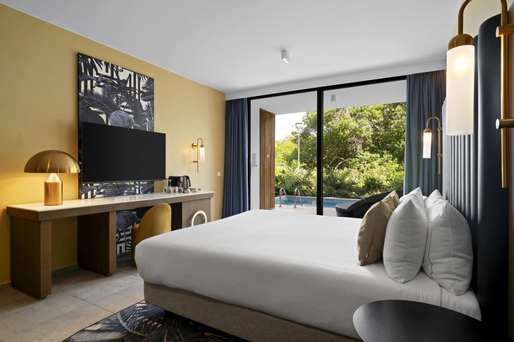 The Rif at Mangrove Beach Corendon Curacao All-Inclusive, Curio by Hilton 30/76