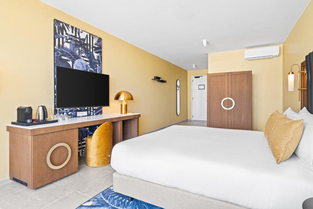 The Rif at Mangrove Beach Corendon Curacao All-Inclusive, Curio by Hilton 19/76