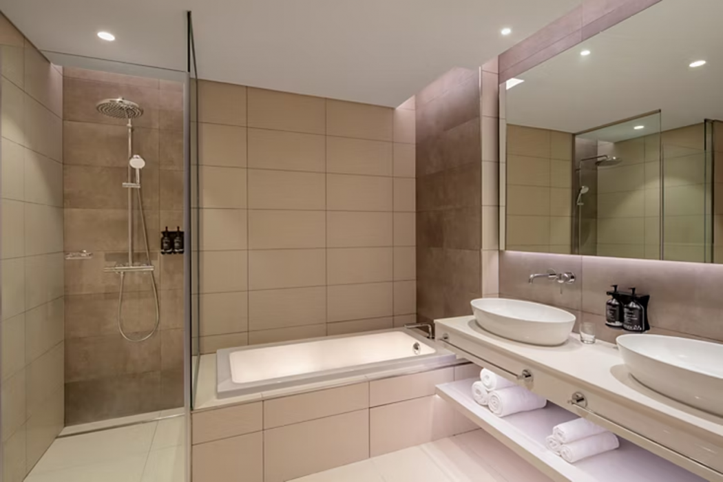 Holiday Inn Dubai Business Bay 12/54