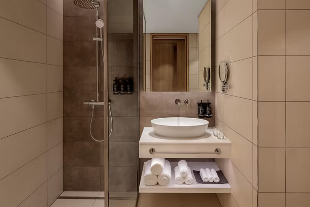 Holiday Inn Dubai Business Bay 10/54