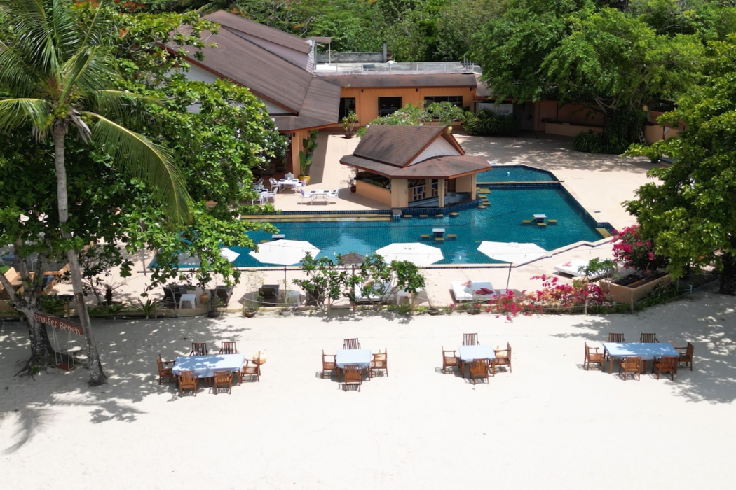 Cruiser Island Resort by Swiss-Belhotel 61/95