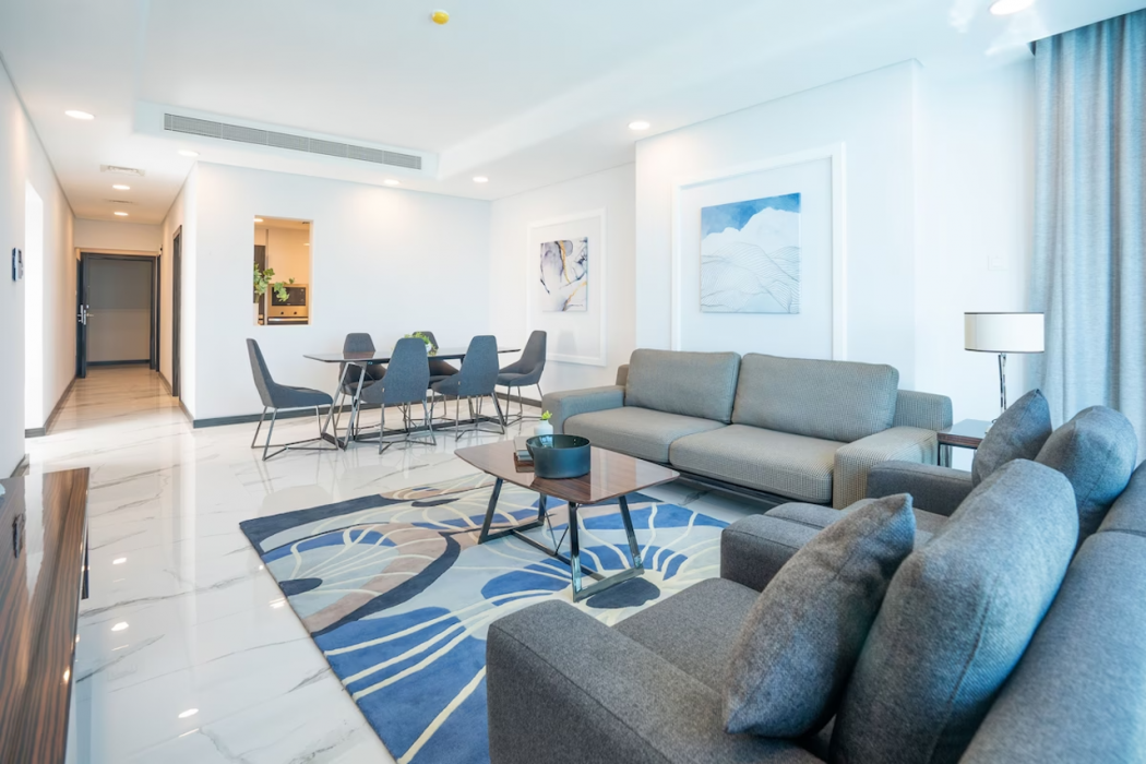 S Plaza Suites Hotel 13/70