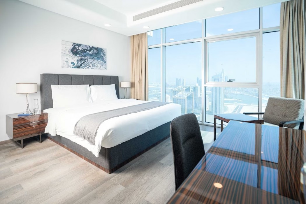 S Plaza Suites Hotel 14/70
