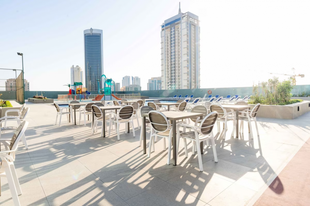 S Plaza Suites Hotel 22/70